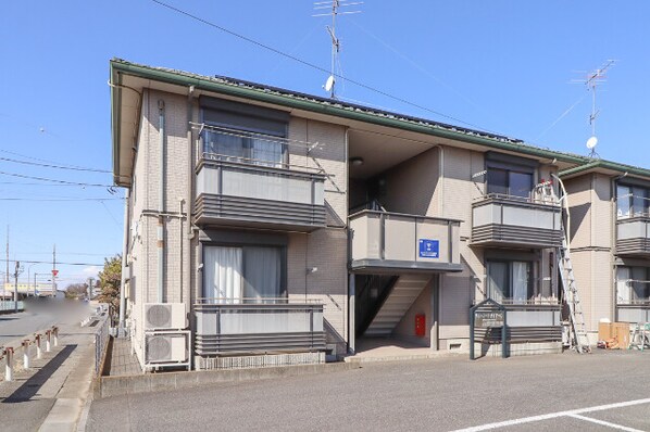 古河駅 バス16分  駒羽根団地下車：停歩1分 1階の物件外観写真